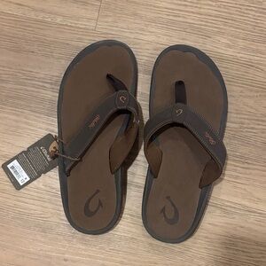 OluKai Men's Tan and Brown Flip-Flops new with tag